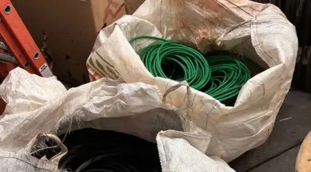 Dupla é presa ao tentar furtar 460 kg de fios de cobre de indústria