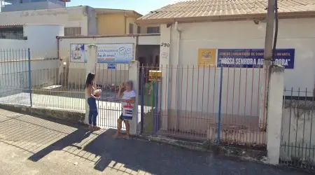 Famílias protestam contra fechamento de creche em São José