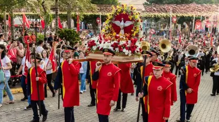 Festa do Divino em São Luiz do Paraitinga dá início à programação de fé e cultura popular com grupos tradicionais