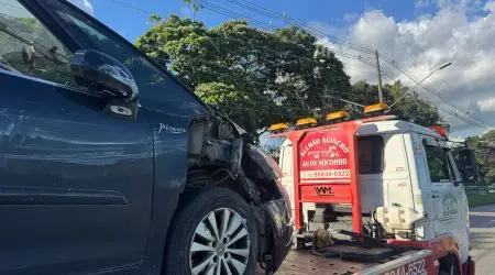 Colisão entre carro e ônibus no Urbanova gera congestionamento na avenida Lineu de Moura