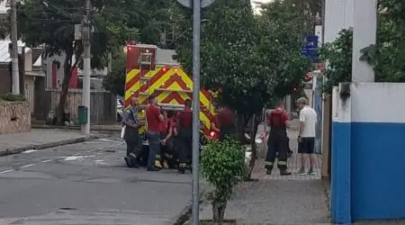 Incêndio em condomínio atinge cinco veículos no centro de São José dos Campos; fogo foi controlado pelos bombeiros e não houve vítimas.