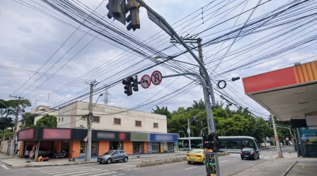Prefeitura multa EDP por fiação solta na Avenida Guadalupe, no Jardim América