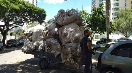 O trabalho autônomo que transforma o bairro há 15 anos