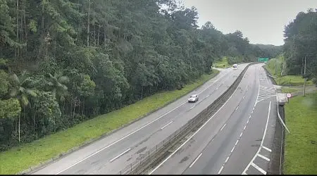 Rodovia dos Tamoios é liberada após alagamento em Paraibuna