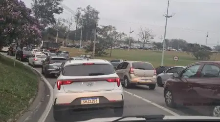 Trânsito na zona leste trava ruas do Vista Verde e Motorama