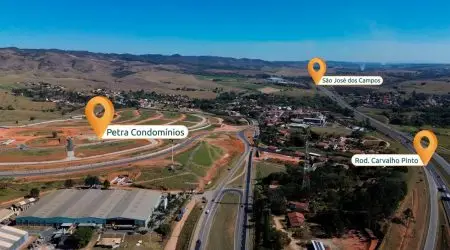 Imagem ilustrativa do lago do Petra Condomínios - um dos benefícios do condomínio fechado.