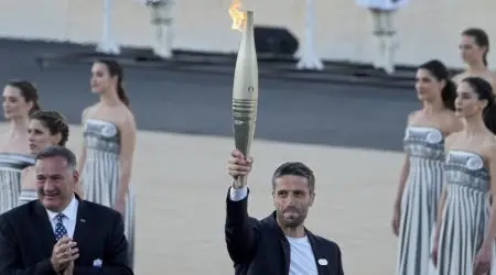 Faltando poucos dias para a abertura das Olimpíadas tocha olímpica chega à Paris
