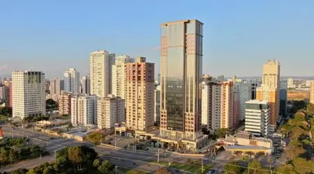 Farmácia é alvo de assalto na madrugada no Jardim Aquarius, em São José dos Campos