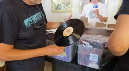 Feira de Vinil em São José dos Campos reúne raridades e sugestões de presentes para o Dia dos Namorados