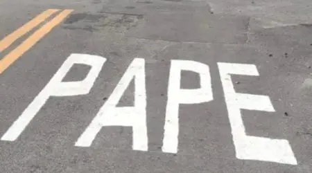 Sinalização de Pare é escrita errada em rua de São José dos Campos