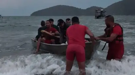 Embarcação à deriva com seis pessoas é resgatada pelos Bombeiros em Ubatuba