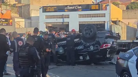 Viatura da GCM capota na Zona Sul de São José dos Campos