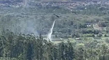 Bombeiros combatem incêndio no Banhado em São José dos Campos