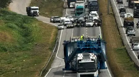 Carga gigante na Via Dutra segue de São José dos Campos até Taubaté nesta sexta-feira