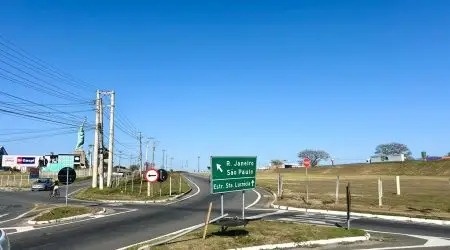 Homem é atropelado por vários veículos na Via Dutra em Lorena