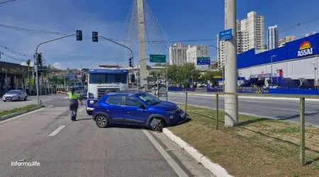 Acidente na avenida São João próximo à Ponte Estaiada