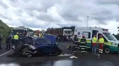BMW ficou completamente destruída após capotamento no km 72 da SP-070.