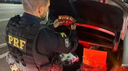 Rótulos e tampinhas de cerveja foram apreendidos pela PRF durante fiscalização em São José dos Campos.