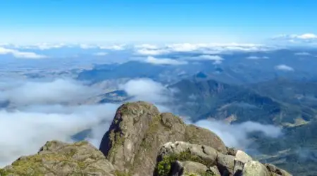 Jovem de 14 anos é resgatada pelo helicóptero Águia no Pico dos Marins
