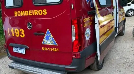 Queda de bicicleta deixa jovem ferida na Praia Vermelhinha do Centro, em Ubatuba