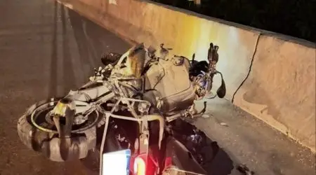 Acidente entre moto e carro no Contorno da Rodovia dos Tamoios resultou na morte de motociclista em Caraguatatuba