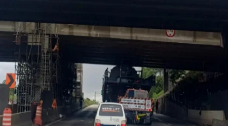 Caminhão com carga de 492 toneladas bloqueia Via Dutra e gera 19 km de fila em São José