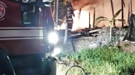 Incêndio destrói casa de madeira no bairro Estufa II em Ubatuba