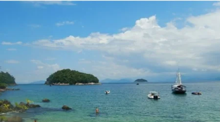 Corpo de homem é encontrado boiando próximo à Ilha das Couves em Ubatuba