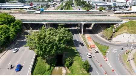 interdição na avenida Deputado Benedito Matarazzo e Mário Covas para obras da CCR RioSP no Córrego do Vidoca.