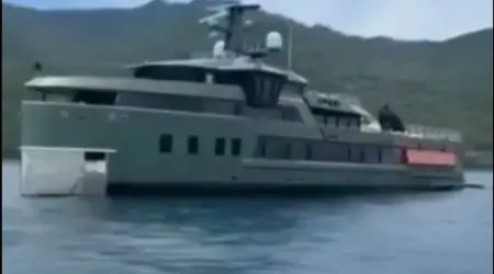 Superiate Pink Shadow chama atenção em Ilhabela e movimenta redes sociais