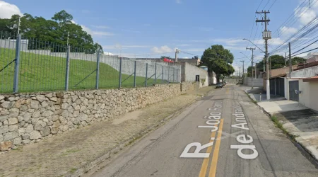 Sabesp realiza obra e muda trânsito no Jardim das Indústrias