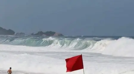 Ressaca marítima no litoral pode ter ondas de até 2,5 metros