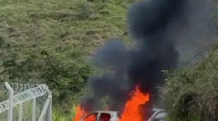 Colisão com incêndio assusta motoristas em estrada de Piquete