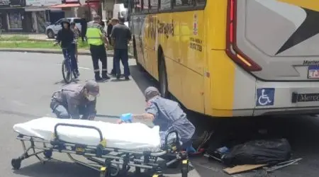 Homem em situação de rua é atropelado por ônibus em Caraguatatuba!