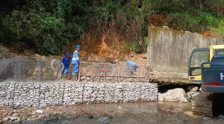 Obra contra erosão no Jardim Aquarius, no córrego Senhorinha sob a Via Dutra